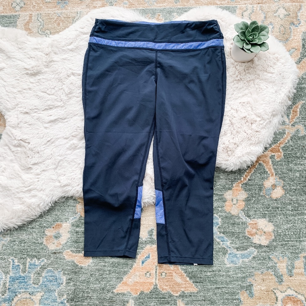 Tangerine Gray & Blue 3/4 Length Athletic Leggings- Size Medium